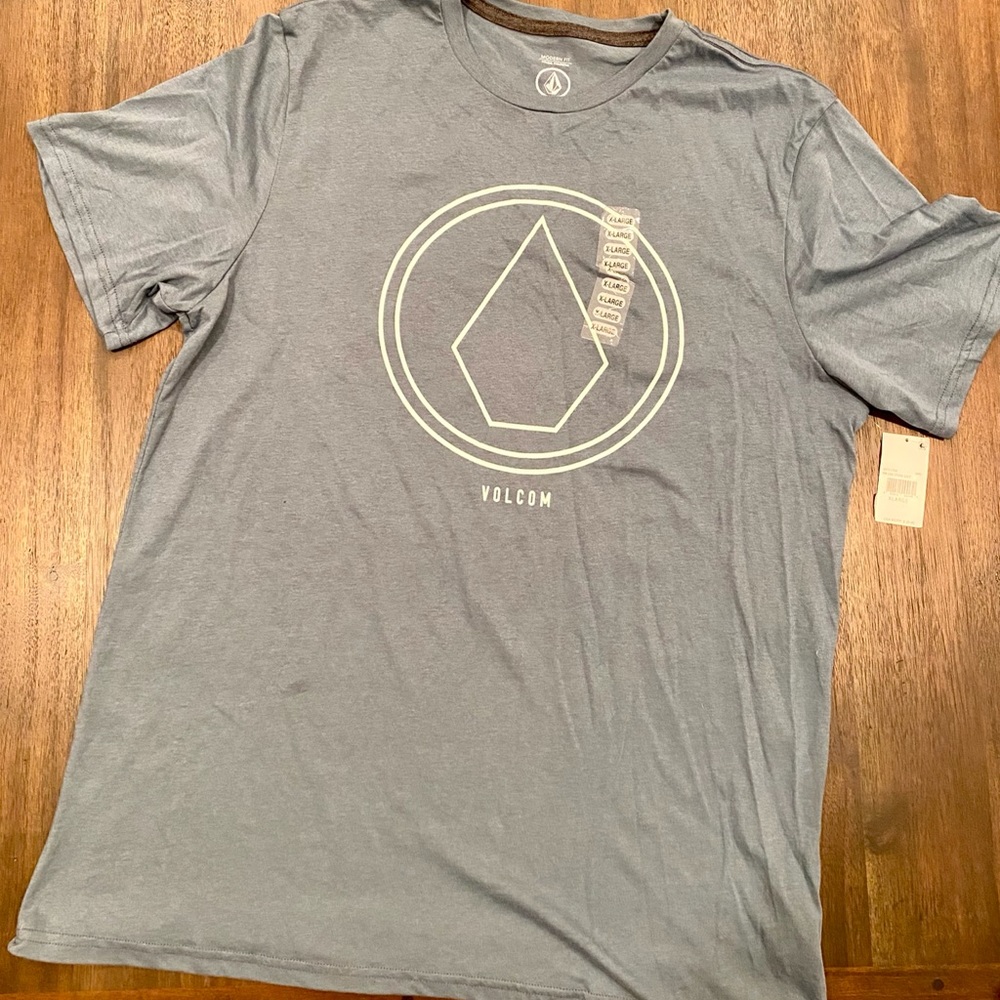 NWT! Men’s Volcom T-Shirt